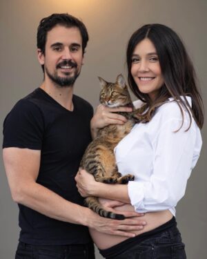Natalia Guerrero Instagram - Ya cumplimos 37 semanas. 🎈
Estamos en la ultimas! No podemos estar más emocionados de que empieza la cuenta regresiva para conocer a Elena! 
Premio al que le atiné a la fecha de nacimiento!! Pongan su fecha! 👇🏽

Gracias a mi hermana @sandrakai  @sandrakai_foto  por regalarme esta sesión tan linda para tenerla de recuerdo! 
Te quiero con todo mi corazón! 😍