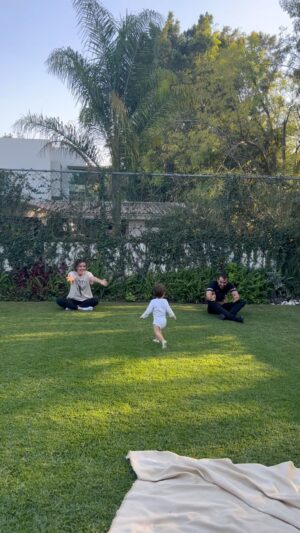 Natalia Guerrero Instagram - Cuando crees que la inversión de 1 año de lactancia materna iba rendir frutos con un apego indestructible entre mamá e hija.