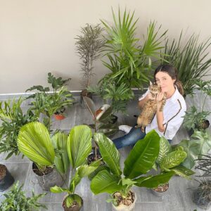 Natalia Guerrero Instagram - Hoy me compre unas plantas amigos.
Son mis 10 plantas favoritas! 
Premio al que me diga el nombre de al menos 3 de estas plantas.