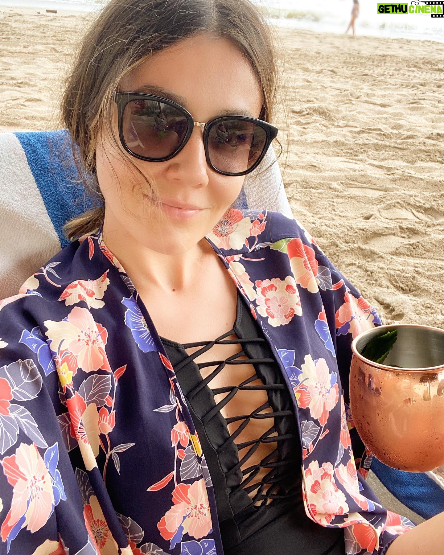 Natalia Guerrero - 1.6K Likes - Soltando el cuerpo.
Vodka- tequila o Ron en la playa. Que les gusta más?