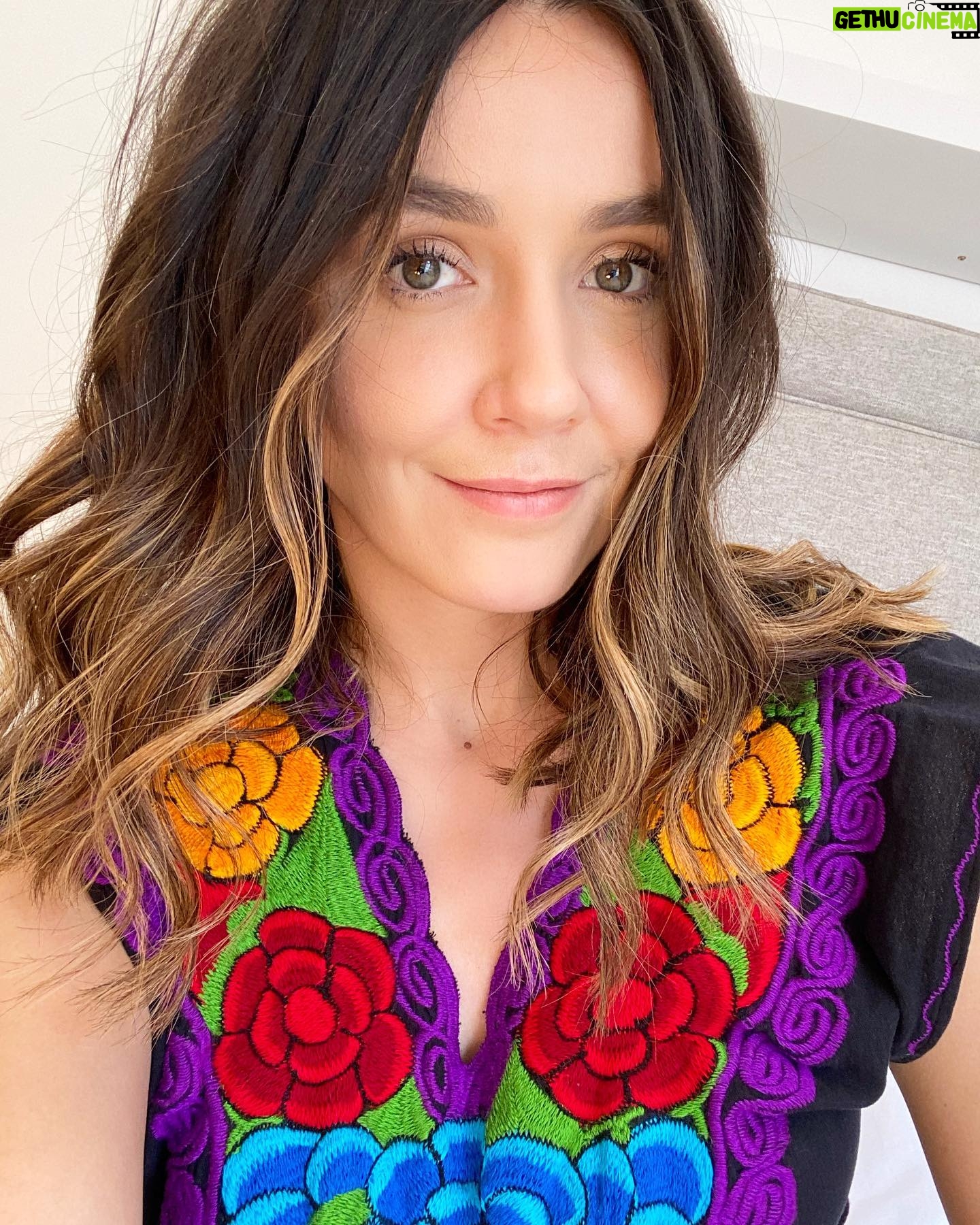 Natalia Guerrero - 1.9K Likes - No saben como amo mi blusa oaxaqueña de 50 pesos!