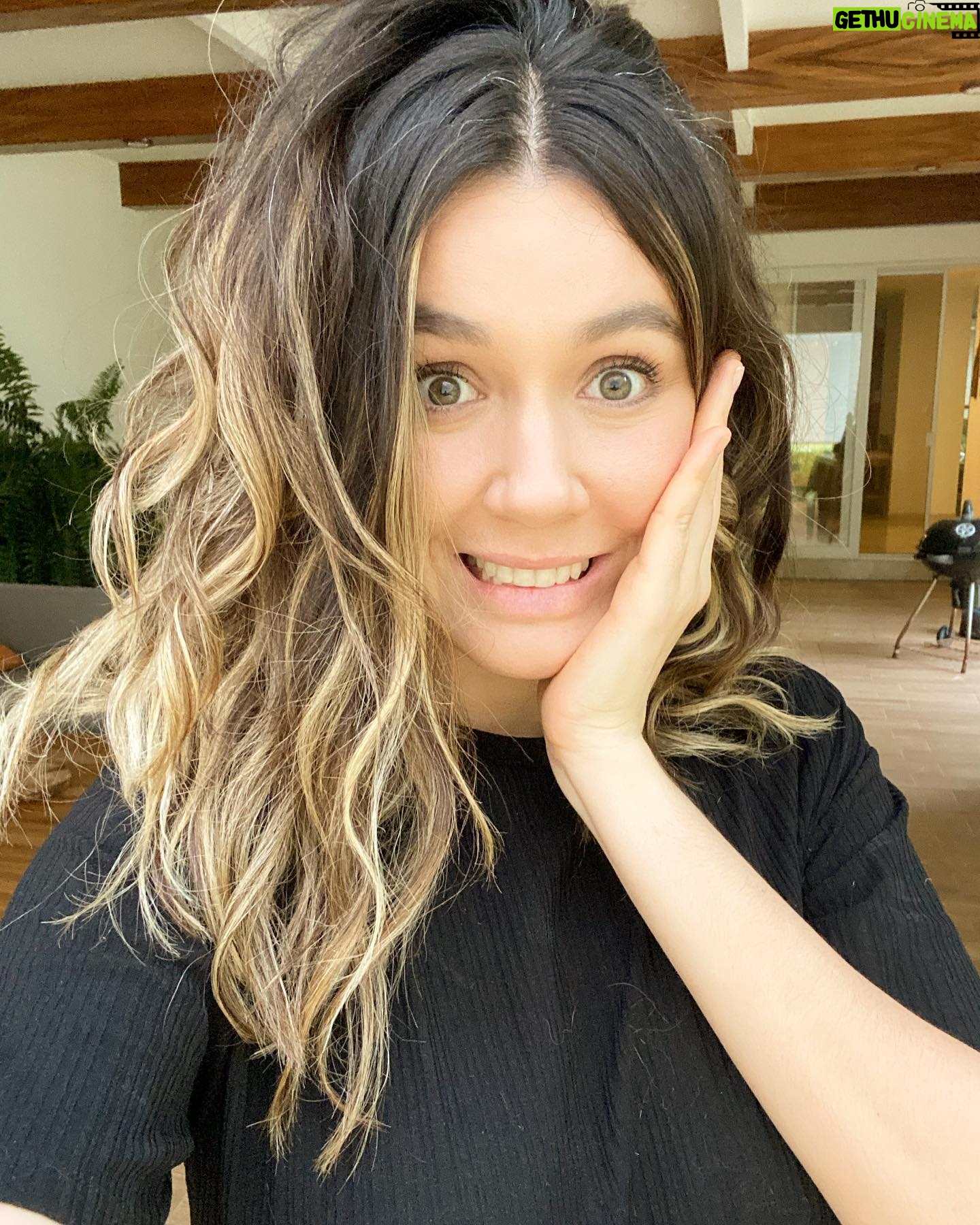 Natalia Guerrero - 2.4K Likes - Oigan, creo que me excedí de güera! Y si me lo pongo mejor color caramelo? Que opinan. Se aceptan recomendaciones.
Me lo dejo o me lo cambio?