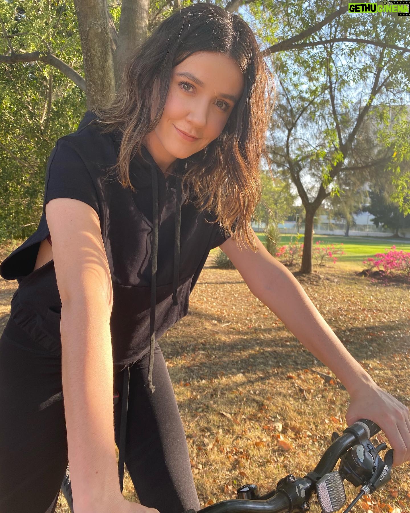 Natalia Guerrero - 2.4K Likes - Hace como 10 años no andaba en bici de montaña.
Nunca había disfrutado tanto estar en mi casa, junto a mi mamá y mi hermana. Ahora si encerradas viéndonos la cara todo el día! Y Justo hoy llego Lautaro! ❤️ ahora si, paquete completo!
Si tienen oportunidad de quedarse en su casa, aprovechen para hacer cosas que nunca hacen. Es muy fácil lo que nos están pidiendo! Para que quejarse. Cuando termine esto estoy segura que vamos a querer volver a tener tiempo! Ahora es cuando! #quedateencasa #etam @etam @liverpool_mexico