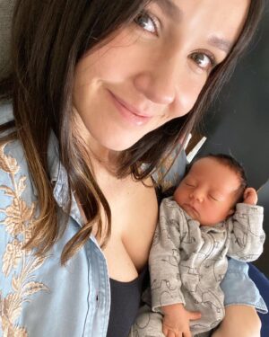 Natalia Guerrero Instagram - ¿Cómo les explico lo que siento? 
Les presento a Elena.
Por ella lo voy a hacer todo.

¿A quien se parece?