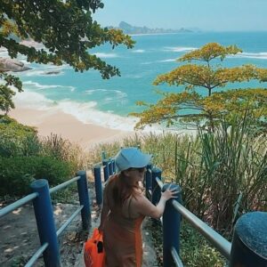 Natalia Kreuser Instagram - O Rio de Janeiro sempre me renova, mesmo por três dias, amo esse lugar 💙 qual seu lugar favorito pra dar reset na rotina? #summervibes #riodejaneiro #rj
