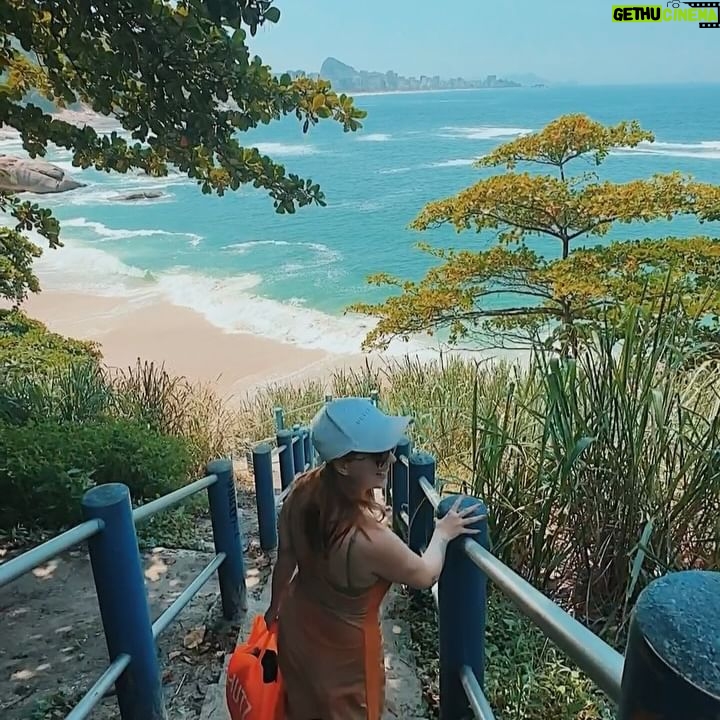 Natalia Kreuser - 1.6K Likes - O Rio de Janeiro sempre me renova, mesmo por três dias, amo esse lugar 💙 qual seu lugar favorito pra dar reset na rotina? #summervibes #riodejaneiro #rj
