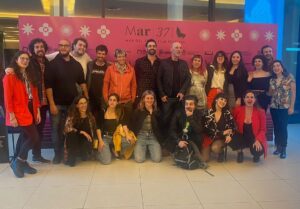 Natalia Maldini Instagram - La vida por este equipo! Tuvimos pre-estreno y estreno mundial de Algo que pasó en Año Nuevo y ambas funciones fueron una fiesta ❤️‍🔥 ya les compartiré mi crónica de estos días pero mientras tanto dejo algunas fotitos de ayer 🎬