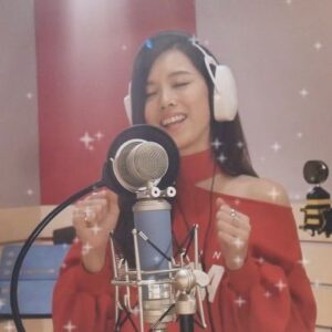 Natalia Ng Instagram - Couldn’t be a Disney princess, so tried my best to sing like one 🙈 Hope you like our 混血 cover version of 【A Whole New World】希望大家会喜欢 ❤️ FULL VIDEO ON IGTV!!
.
‘Twas a blast recording this with Prince @danielfongwc 😂(still laughing about our forbidden footage PA @amberooii recorded 😅)
.
Now somebody hurry pick me up on their magic carpet and let’s hit the theaters to watch Aladdin 🤩
#nataliasingsstuff
#awholenewworld
#aladdin
#disney
#cover
#eastmeetswest