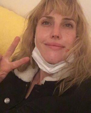 Natalia de Molina Instagram - Q** m* c**** e* c***! 

🕳️💸🐇🏃🏼‍♀️

#ASEDIO YA disponible en @primevideoes 🇪🇸

Briconsejo: quédate bien a oscuras, sube el volumen y dale al play.