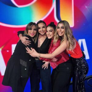 Natalia Instagram - Y se hizo la magia ✨ 

Gracias a @operaciontriunfo pudimos darle una sorpresa a este ser al que amamos y admiramos.

@chenoa eres maravillosa de verdad, ver como te emocionaste no tiene precio ❤️🥹 

También gracias a @primevideoes @gestmusic @enriclucena @veronikapareja por pensarlo y crearlo, fue un momento único que siempre nos lo llevaremos en nuestros corazones 🩷
compartir lo que más nos gusta con las personas que más nos gustan.

Que orgullo tener AMIGAS así, en mayúsculas 

@nataliaoficial @genomachado @chenoa @giselaoficial

Todo el camino ha sido una fantasía 🙏🏽
@_alejacastello @xusojones @ruthjimeneztv
@lladosergi 

Y para mas inri Gisela con Indiana dentro 🤰🏼🤍

MOMENTO ÚNICO E IRREPETIBLE
-
 
#operaciontriunfo #ot #otaldía