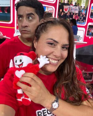 Natalia Ducó Instagram - TELETON 2023 ❤️

Mesa Digital @teleton_chile ❤️ 

Puro amor por nuestros niños! A donar y llegar a la meta!
