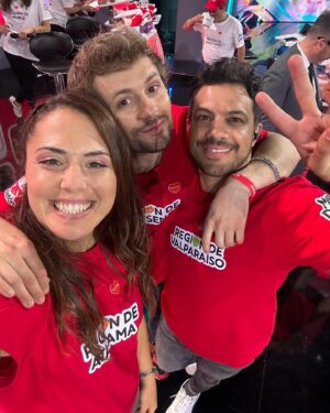 Natalia Ducó Instagram - TELETON 2023 ❤️

Mesa Digital @teleton_chile ❤️ 

Puro amor por nuestros niños! A donar y llegar a la meta!