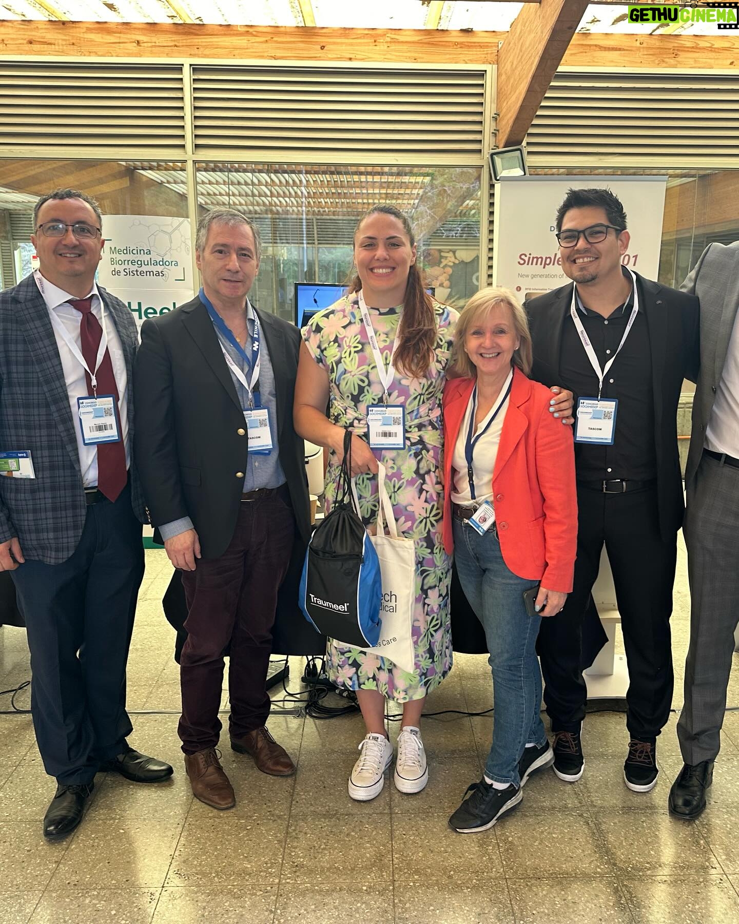 Natalia Ducó Instagram - Feliz de exponer la investigación “Salud Mental en Deportistas de Alto Rendimiento PRODDAR” en el 68° Congreso SOCHMEDEP y el XIV Congreso Sudamericano de Medicina del Deporte. Un tremendo honor y gran paso en mi carrera como Psicóloga. Gracias @sochmedep.oficial y @doctormarcelosajuria por la invitación. @vero_latuf @nonchita77 @psigomart @ugmistral