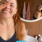 Natalia Ducó Instagram - 🦶🏼 TRES FORMAS DE CUIDAR NUESTROS PIES 🦶🏼junto a @larocheposay 💙 1️⃣ Hidratar tus pies con CICAPLAST BAUME B5 de La Roche Posay. Es un bálsamo calmante ultrarreparador para pieles irritadas o fragilizadas con 21 USOS! 😱👏🏻 ✔️ Acelera la reparación desde el primer uso ✔️Potenciado por Vitamina B5 M [Vitamina B5] [Tribioma]. ✔️Calma las zonas irritadas: [Madecassoside]. ✔️Eficacia visible anti-marcas. ✔️Contiene TRIBIOMA: Un complejo prebiótico único, a base de azúcares, extractos vegetales y fermentos, reequilibra el microbioma para mejorar la calidad de la reparación. Te deja la piel de tu piel tan pero tan suave e hidratada que lo agregarás como un MUST en tu rutina de cuidado. Recuerda que la piel es el órgano más grande que tenemos y que el SKIN CARE no es solo el rostro. No nos olvidemos de nuestros 🦶🏼🫶🏼! 2️⃣ Utilizar separadores de dedos de silicona Se trata de un inserto de silicona que se pone entre los dedos de los pies, con el objetivo de aumentar la separación actual entre cada dedo del pie. ✔️Conseguirás que tu pie recupere su capacidad de activación y funcionalidad ✔️Estimulando así las terminaciones nerviosas y desarrollar la musculatura del pie. ✔️ Mejorará tu estabilidad y también la movilidad de tu tobillo, tu equilibrio y tu postura. 3️⃣ AUTO MASAJE en la planta del pie con pelota 🎾🦶🏼 Nuestros pies son una parte increíblemente compleja del cuerpo humano. 🧬🧠♾️⚡️ La planta del pie puede llegar a tener más de 200.000 terminaciones nerviosas. Por eso, realizar estos masajes te ayudarán muchísimo a darle movilidad a tu pie, conectar con él y volver a activarlo. Con mucho amor para ustedes, comenta si te gustó y si quieres más información! ℹ️ Las leo 👇🏼👇🏼👇🏼 #LaRochePosay #LRPPartners #Publicidad