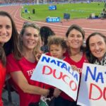Natalia Ducó Instagram – GRACIAS CHILE! 🇨🇱❤️🙏🏼 
Soñé con este momento y trabajé con todo lo que pude para lograr estar acá. Vivir @santiago2023oficial como atleta y representar a Chile en mi tierra. VOLVER Y VOLVÍ.

Lo vivimos, lo intentamos, recorrí el camino, me puse a prueba. 
Se logró el objetivo? 
Depende. 
Deportivamente me quedo con los metros en el brazo, que ya saldrán en busca de la clasificación a @paris2024 ⚡️ 

Pero este corazón tiene heridas y cicatrices, que una vez que entre en ese estadio empezaron a doler. Tanto momentos y recuerdos. Tantas personas. Tantas dificultades y a la vez tanto amor. 

Hay que atreverse y soñar. Comprometerse y darse oportunidades. No conformarse y seguir en busca de la superación personal. Todo desde la vereda de la compasión, del respeto, de la empatía con el otro y con uno mismo.
El deporte me sigue enseñando tanto y yo humildemente sigo aprendiendo.

Hay mucho que sanar y otro poco más que aprender. Por eso seguimos soñando, seguimos creyendo, seguimos intentando!

Gracias a todas las personas que me han entregado tanto pero tanto cariño y amor. 

Y a mi equipo 
@vero_latuf 
@cardemilcarlos 
@javi_maya 
@bastigm90 
@biomedics.cl 
@clinicameds 

A mi familia porque el esfuerzo y el trabajo fue familiar, no personal. Sobre todo gracias a mi mamá. Con ella hasta el fin del mundo!
@beasoler9 
@cataduco 
@beaduco 
@duco_ibanez_luciano 
@franleon1 @isa_leon_soler @mgleonsoler 

A @fundacionteapoyamos por apoyarme con mi preparación.
 A @underarmour.cl por ser parte de familia desde siempre!

A mi queridos @pf_marca_oficial 

A @celachile 
Y a mi equipo @caritopop y @igna.it77 por el apañe estos días. 
Fueron mis mejores amigas del colegio, especial amor para ellas.
@mariannetiselj @lizzy.parrap @valewinkelmann @mangelesdelreal 

A mi Dulce que estaba en el cielo  y a la @a.nairobis que desde 🇺🇸 me acompañaba. A la @educatebruja @cesarantoniocampos @dieg0_nicolas @ccaceresb_ @francosmelli @ernestojump 

Son tantos que no puedo mencionarlos a todos. Pero a cada uno de ustedes gracias.