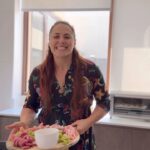 Natalia Ducó Instagram - Idea de tabla de picoteo con @pf_marca_oficial para eventos de fin de año! TIPS para una tabla excepcional! 1️⃣ VARIEDAD 2️⃣ TENER FRUTA FRESCA (higos, frutillas, uva) 3️⃣ CROCANTE (frutos secos, galletas, chips) 4️⃣ MEZCLAR COLORES Y CONTRASTAR Resumen: salado, crocante, dulce y grasoso. Todo en un bocado! #FelicesFiestas #FelizNavidad #PF #SOMOSFAMILIA Ya sabes! Si me invitan llego con tabla @pf_marca_oficial ! Quién se anima?