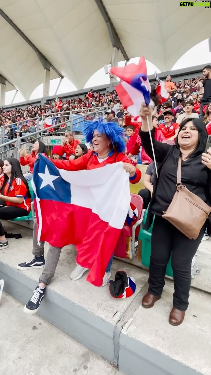 Natalia Ducó Instagram - SEGUIMOS con la cobertura en el #ElPulsoDeLosParapanamericanos ⚡️🇨🇱❤️, junto a @enelx_chile y #Signify Las emociones que nos han entregado estos guerreros son infinitas y el aprendizaje tremendo! Amor, superación, determinación, esfuerzo! Día 4 de los #Parapanamericanos y seguimos apoyando al Team Para Chile !! 🇨🇱 La #LaRojaParalímpica @futbol7chile sigue con todo la energía en las próximas fechas, hoy enfrenta a Venezuela a las 17:00hrs y le enviamos todo el power junto a @enelx_chile y #Signify Medallero hasta el momento (14 medallas) 🥇🥈🥉 🥇 Luis Flores – Para tenis de mesa, clase 2. 🥇 Maximiliano Rodríguez - Para tenis de mesa, clase 4. 🥇 Florencia Pérez – Para tenis de mesa, clase 8. 🥇 Tamara Leonelli - Para tenis de mesa, clase 4-5. 🥇 Juan Carlos Garrido - powelifting, categoría 72 k. 🥈 Cristián Rodríguez – Para tenis de mesa, clase 4. 🥈 Ignacio Torres - Para tenis de mesa, clase 6. 🥈 Manuel Echaveguren - Para tenis de mesa, clase 10. 🥈 Javier Jiménez - Para powerlifting, -59 kilos. 🥉 Cristian Dettoni - Para tenis de mesa, clase 6. 🥉 Matías Pino - Para tenis de mesa, clase 6. 🥉 Armin Rosas - Para tenis de mesa, clase 11. 🥉 Vicente Leiva - Para tenis de mesa, clase 1. 🥉 Matías y Marcelo Mansilla - Para ciclismo de ruta, contrarreloj B @santiago2023oficial #NuestroPuntoDeEncuentro #JuegosParapanamericanos #JuegosParapanamericanos #TeamChile #teamParaChile #EficienciaEnergética #DeporteSostenible #Sostenibilidad