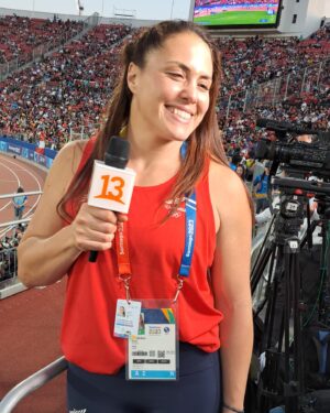 Natalia Ducó Instagram - GRACIAS @santiago2023oficial por tanto! 

Gracias Chile por vivir la pasión por el deporte! 

Gracias mamás por el apoyo, la empatía y la comprensión. Somos todas y estamos juntas en la crianza de nuestros niños!

Viví estos juegos con muchos roles. Cómo parte del @teamchile_coch pero también como comentarista deportiva de @canal13cl en @deportes13cl ! Mucho aprendizaje, tremendo equipo y mucho apoyo! Feliz de poder aportar un granito de arena al deporte de muchas veredas! 

Y a mis compañeros, 79 medallas de orgullo 🥇🥈🥉 pero son más de 600 historias de superación y entrega de una vida por es deporte. A todos, felicitaciones!

Foto 1 @jaimesalazarfotos 🫰🏼❤️