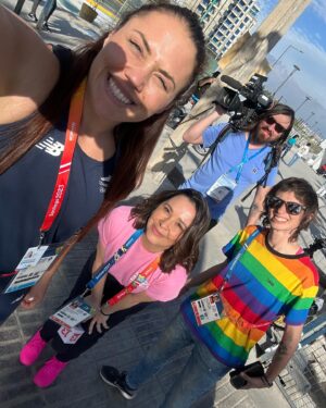 Natalia Ducó Instagram - GRACIAS @santiago2023oficial por tanto! 

Gracias Chile por vivir la pasión por el deporte! 

Gracias mamás por el apoyo, la empatía y la comprensión. Somos todas y estamos juntas en la crianza de nuestros niños!

Viví estos juegos con muchos roles. Cómo parte del @teamchile_coch pero también como comentarista deportiva de @canal13cl en @deportes13cl ! Mucho aprendizaje, tremendo equipo y mucho apoyo! Feliz de poder aportar un granito de arena al deporte de muchas veredas! 

Y a mis compañeros, 79 medallas de orgullo 🥇🥈🥉 pero son más de 600 historias de superación y entrega de una vida por es deporte. A todos, felicitaciones!

Foto 1 @jaimesalazarfotos 🫰🏼❤️