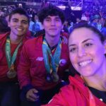Natalia Ducó Instagram – GRACIAS @santiago2023oficial por tanto! 

Gracias Chile por vivir la pasión por el deporte! 

Gracias mamás por el apoyo, la empatía y la comprensión. Somos todas y estamos juntas en la crianza de nuestros niños!

Viví estos juegos con muchos roles. Cómo parte del @teamchile_coch pero también como comentarista deportiva de @canal13cl en @deportes13cl ! Mucho aprendizaje, tremendo equipo y mucho apoyo! Feliz de poder aportar un granito de arena al deporte de muchas veredas! 

Y a mis compañeros, 79 medallas de orgullo 🥇🥈🥉 pero son más de 600 historias de superación y entrega de una vida por es deporte. A todos, felicitaciones!

Foto 1 @jaimesalazarfotos 🫰🏼❤️