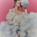 Natalia Ferviú Instagram - Tremendamente agradecida a @glamourspain La revista en la que crecí como estilista, y a la que sigo vinculada por cosas como esto de que me elijan para ser la DJ de su fiesta 💘 Os comparto los pies de foto, son demasié 😭💞. Y por supuesto, tengo que dar las gracias también a dos personas que, cuando me pongo en sus manos, está clarinete que sacan lo mejor de mí: @madridmanso y @anitapajares Gracias, gracias ¡gracias! Os a d o r o 💐