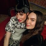 Natalia Ferviú Instagram - 😱 Ruidos extraños, luces que se apagaron durante el rodaje y un claro mensaje desde el más allá 💫 @belindapop tu visita ha sido un regalo. Vuelve pronto 🙏🏼❤ Y tú que me lees, si aún no has visto el último capítulo de #LaTarotista , ya estás tardando! Link in BIO 🙃 @netflixes