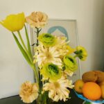 Natalia Ferviú Instagram - En casa siempre es primavera🌷🌻🌾🌼🌿 gracias a @g_carceles que hace esta preciosidad de arreglos florales 🤤