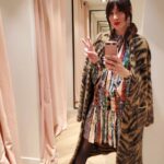 Natalia Ferviú Instagram - Ayer fui a @lasrozasvillage a inaugurar su Xmas Gastro Market, pero no me pude resistir y me hice antes estos looks 😜 ¿Cuál es vuestro favorito? #ad
