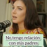 Natalia Ferviú Instagram - Gracias @ineshernand por venirte con nosotras a hablar de lo que se calla. Por visibilizar y normalizar no tener relación con tus padres cuando estos son —o han sido— cuidadores negligentes. Nos ha escrito un montón de gente agradeciendo este capítulo, especialmente tu predisposición y valentía. Va a ser que esto es más común de lo que parece "y ocurre hasta en las mejores familias". Como diría mi compañera @martaortiz134 "que todos los niños y niñas sepan que son dignos de ser amados por el solo hecho de existir". 🥺❤️ #Quesiquierooquesitengo #FamiliasDisfuncionales #RelacionesTóxicas