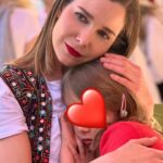 Natalia Sánchez Instagram - Hacía tanto que no pasábamos tiempo juntos… Vuelvo de este viaje con el corazón lleno, y no solo de experiencias. Dormir a los peques y verles amanecer es de las cosas que más me gustan en el mundo… Remolonear en la cama por las mañanas, y contarnos lo mejor y lo peor del día antes de que caigan rendidos por la noche. Que se me duerman en brazos, que descubran la el mundo de nuestra mano, que te digan “te echaba de menos, mami…”, que nos duela la tripa a los cuatro de los ataques de risa, que te acribillen a preguntas, enamorarme más (si cabe) del mejor compañero de vida… que los días no tengan horas, ni límite… Estos 9 días juntos han sido un regalo… 🙏🥹 Sé que he estado totalmente desconectada pero creedme, lo necesitaba.. y ell@s, también…🥹❤️ (Eso sí, he vuelto con las pilas cargadas y con la fototeca ¡QUE ECHA HUMO! 🙆‍♀️📸 Así que, en cuanto deshagamos maletas y nos reubiquemos un poco, amenazo con volveros a saturar como antaño, porque me hace mucha ilusión compartir la experiencia con vosotr@s! Realmente ha sido ¡un viajazo…!🥹❤️ ¡Feliz vuelta de Semana Santa a tod@s!❤️ #Shukran 🙏