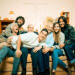 Natalia Sánchez Instagram - 💥LLEGÓ EL DÍA💥 Ya está disponible en exclusiva en el canal Fran de youtube.com/frnperea el Reecuentro de los actores y actrices de Los Serrano. Sí, una reunión de la familia tras 20 años!!! Guiado por @percebesygrelos 📺 🙏🏻creednos si os decimos que es una de las cosas que más ilusión nos ha hecho en la vida. Volver a juntarnos. Hacer todo lo posible para hacerlo… Poner el corazón en ello… Luchar contra agendas imposibles y contra los elementos… Y, al final, LO CONSEGUIMOS!!!! 💥 💫Esperamos que disfrutéis de este regalito navideño para ver estas fiestas en familia, tal y como veíais la serie en su día! Contadnos qué os parece! ☺️ Es una producción de SINFONÍA EN NOBEMOL (@nobemol_music) e IMES ENTERTAINMENT (@somospulsostudio) y habría sido imposible llevarla a cabo sin @isarodriguezlop, @violetacasipurpura, @carlesmp, @frnperea y @lalias3. #ReencuentroLosSerrano 📸 @pablomadridph