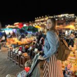 Natalia Sánchez Instagram – Hacía tanto que no pasábamos tiempo juntos… Vuelvo de este viaje con el corazón lleno, y no solo de experiencias. Dormir a los peques y verles amanecer es de las cosas que más me gustan en el mundo… Remolonear en la cama por las mañanas, y contarnos lo mejor y lo peor del día antes de que caigan rendidos por la noche. Que se me duerman en brazos, que descubran la el mundo de nuestra mano, que te digan “te echaba de menos, mami…”, que nos duela la tripa a los cuatro de los ataques de risa, que te acribillen a preguntas, enamorarme más (si cabe) del mejor compañero de vida… que los días no tengan horas, ni límite… 
Estos 9 días juntos han sido un regalo… 🙏🥹
Sé que he estado totalmente desconectada pero creedme, lo necesitaba.. y ell@s, también…🥹❤️
(Eso sí, he vuelto con las pilas cargadas y con la fototeca ¡QUE ECHA HUMO! 🙆‍♀️📸 Así que, en cuanto deshagamos maletas y nos reubiquemos un poco, amenazo con volveros a saturar como antaño, porque me hace mucha ilusión compartir la experiencia con vosotr@s! Realmente ha sido ¡un viajazo…!🥹❤️ ¡Feliz vuelta de Semana Santa a tod@s!❤️ #Shukran 🙏