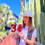 Natalia Sánchez Instagram - 34 AÑOS… Madre mía… 🥹 El día de mi cumpleaños suelo estar con la lágrima fácil… y es que, de forma casi inconsciente, hago un balance del año, de la vida y de los momentos más importantes que la han marcado, los buenos y los malos, y ¿sabéis que…? que, pese a las adversidades, el balance siempre es positivo… Tanto que, a veces, abruma...🥹🙏 Solo puedo dar gracias a la vida por darme tanto, TANTO cada día y por dejarme que siga aprendiendo de cada aventura… Creo que estoy en uno de los mejores momentos de mi vida y lo mejor… ¡Lo mejor está por llegar! 🙏 Gracias a todas y cada una de las personas que me acompañáis en el viaje más apasionante del mundo, que es la vida. ¡A por otra increíble vuelta al sol! GRACIAS. 🙏❤️🥹