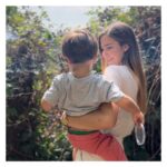 Natalia Sánchez Instagram - En septiembre toca volver al cole, disfrutar más de los fines de semana, la falta de tiempo y… ¡el día a día!🙆‍♀️🤸‍♀️⏰ Por eso en casa usamos KH7 sin manchas, porque elimina todo tipo de manchas a la primera, no hace falta frotar y es eficaz en ciclos cortos y agua fría para que podamos ahorrar agua, electricidad, detergente…y le podamos dedicar tiempo a otras cosas…❤️🥰👨‍👩‍👧‍👦📚⚽️🧗‍♀️Si no lo habéis probado ya ¡hacedlo porque vais a alucinar…!☝️😍¡Feliz jueves! 🫶 @kh7oficial