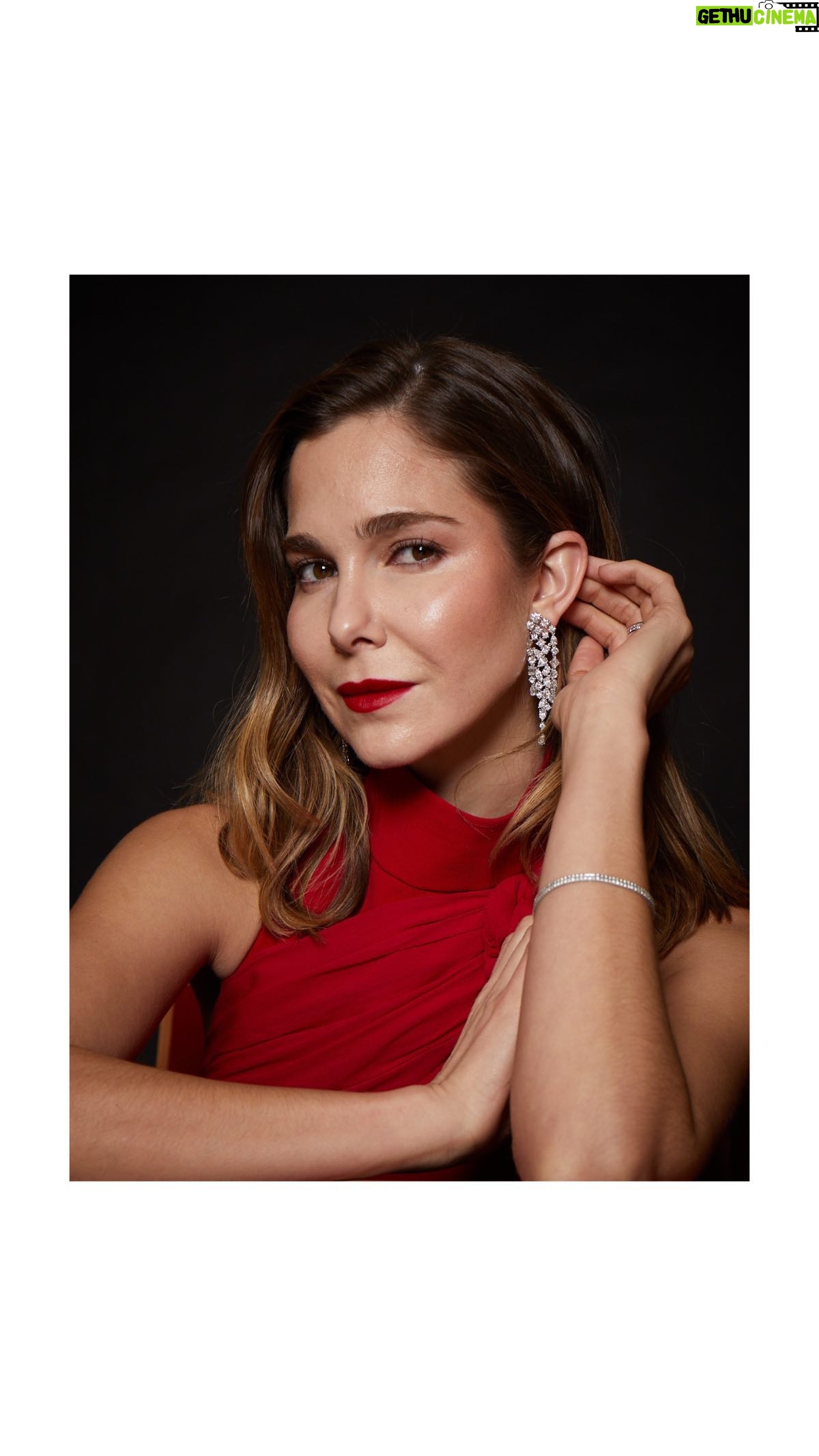 Natalia Sánchez - 36.7K Likes - 24h de cine… 🥹🙏🎬 Un año más celebrando nuestro séptimo arte… #Goya24 ✨
GRACIAS A TOD@S por hacerlo posible…🙏
👗: @barolucasbl
💍: @rabatjewellery
💄: @beautyexpertlancome x @jehosuavogele
✨: @joseherrerastylist
✨: @valytyplace
❤️: @dypcomunicacion
📸: @jpageorge @pepinomarino
✨ @tandemtalent ✨
🎬 @academiadecine