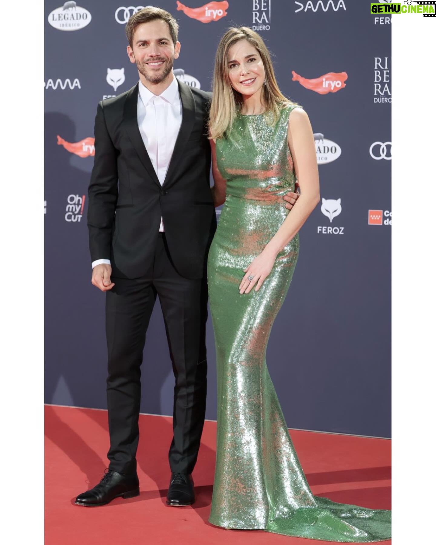 Natalia Sánchez - 36K Likes - Me encontré con este chico al llegar y, oye… hemos hecho buenas migas…😏🤫
Gracias @premiosferoz por una noche mágica rebosante de talento…
✨Premios Feroz 2024…✨
@barolucasbl
@joyassardinero
@joseherrerastylist