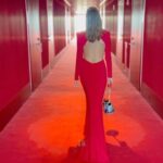 Natalia Sánchez Instagram - ✨People In Red Gala 2024✨ Ayer nos vestimos de rojo para apoyar la lucha contra las enfermedades infecciosas, que son las responsables de 1 de cada 3 muertes en el mundo… Recaudamos fondos para que los más de 150 profesionales de la Fundación Llucha Contra las Infecciones puedan seguir trabajando sin descanso. Un grupo de hombres y mujeres talentosísim@s que llevan dejándose la piel más de 30 años por el VIH y por muchas y tantas enfermedades infecciosas que nos atañen(COVID, COVID PERSISTENTE, ETS..viruela del mono, ébola, etc…) y que, además, han conseguido grandes avances y descubrimientos en otras muchas enfermedades como el cáncer, el Alzheimer, el envejecimiento celular, etc. Un equipo de investigación líder a nivel mundial que lucha para que podamos vivir en un mundo mejor y nuestra vida no dependa de estas enfermedades, como ocurre en muchas ocasiones. GRACIAS a todas la personas que haceis posible que estemos aquí un año más…🙏🔺✨ #PeopleInRed24 #lluita @fundaciolluita @peopleinredgala 👗: @michaelcostello ✨ 💍: @mdepaulet