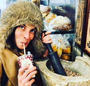 Natalia Tena Instagram - BARCELONA, MI AMOR! Fuimos a celebrar la Reina de los Bares @canyella_vins @pepa_bar_a_vins comer, beber y bailar en su honor. Vi viejos amigos, hice mucho HA HA y Blah Blah. No quiero volver a London!