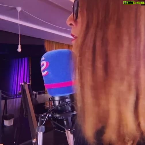 Natalia Valdebenito Instagram - Conversación con @myriamhernandez_oficial en el #cafeconnata en @subelaradio Un sueño para mi. 💜🔥 Gracias por todo.