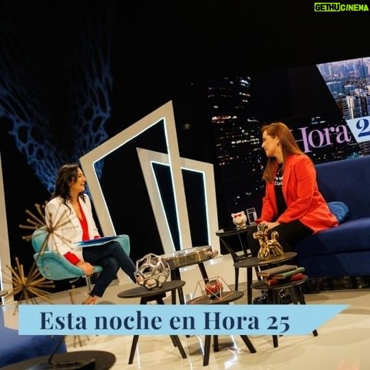 Natalia Valdebenito Instagram - ✋🙅♀️ ¡Paren todo! ¡@valdebenitonata se toma #Hora25NTV! 🍿🎸En este capítulo también nos visitan nuestros columnistas; con @winiplant revisamos la trayectoria del recientemente fallecido actor Luis Alarcón y los detalles del paso por la @labiennale de “El Conde” de Pablo Larraín. Desde la vereda de la música @gonzalo_planet visita a @mauricioredoles para celebrar sus 70 años de vida, rock y poesía. ☕️📺🕶️ Nos tomamos un café con @daniel_alcaino_cuevas_ y @jp.ogalde, protagonistas de “La sangre del camaleón” serie que llega este 10 de agosto a las pantallas de @tvn. Al set llega todo el sonido rockero y psicodélico de la banda chilena @matorralchile 🥁🎤🎹 👉#Hora25NTV se emite cada miércoles a las 23:59 y los domingos a las 22:00 horas en @ntvchile. También los viernes después de Best Sellers en @TVN. Además revive los capítulos en Youtube NTV Chile.