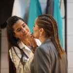 Natalia Valdebenito Instagram – Las primeras 10 funciones de “ESTO ES UN SECRETO” coronaron en @matucana100. Lo pasamos lindo, el público más entregado y loco que nunca, nos reímos y cerramos un pacto de teatro y confianza.
Gracias a todos quienes ya han visto “ESTO ES UN SECRETO”. Nos espera la temporada de mayo en @teatrosangines y pronto anunciaremos fechas en regiones. 🤫🔥
Fotos con la calidad y cariño de mi amigo @xignaciox 🙌🏻🤎 gracias. Seco.
Gracias equipo. 💘 todo mi respeto a cada uno de sus talentos y mi amor y admiración siempre.