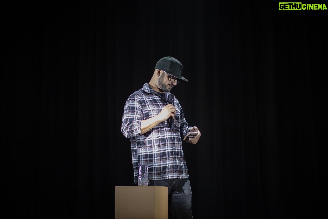 Natalia Valdebenito Instagram - Las primeras 10 funciones de “ESTO ES UN SECRETO” coronaron en @matucana100. Lo pasamos lindo, el público más entregado y loco que nunca, nos reímos y cerramos un pacto de teatro y confianza. Gracias a todos quienes ya han visto “ESTO ES UN SECRETO”. Nos espera la temporada de mayo en @teatrosangines y pronto anunciaremos fechas en regiones. 🤫🔥 Fotos con la calidad y cariño de mi amigo @xignaciox 🙌🏻🤎 gracias. Seco. Gracias equipo. 💘 todo mi respeto a cada uno de sus talentos y mi amor y admiración siempre.