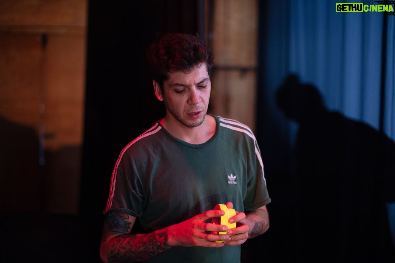 Natalia Valdebenito Instagram - Las primeras 10 funciones de “ESTO ES UN SECRETO” coronaron en @matucana100. Lo pasamos lindo, el público más entregado y loco que nunca, nos reímos y cerramos un pacto de teatro y confianza. Gracias a todos quienes ya han visto “ESTO ES UN SECRETO”. Nos espera la temporada de mayo en @teatrosangines y pronto anunciaremos fechas en regiones. 🤫🔥 Fotos con la calidad y cariño de mi amigo @xignaciox 🙌🏻🤎 gracias. Seco. Gracias equipo. 💘 todo mi respeto a cada uno de sus talentos y mi amor y admiración siempre.