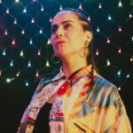 Natalia Valdebenito Instagram - Estas fotos fueron tomadas por @elnicosato el día que grabamos el video de “Millonaria”, hit precioso del nuevo disco de mi amada @anatijoux, llamado VIDA. Ana, eres VIDA! Gracias … usted sabe! 🔥♥️ Mención especial a las reinas de mi nueva formación “zarrazadada” … gran día que nos gozamos. Gracias por todo también. 🩷😎🤭 @irinadoom @rayokuza @florderap @kurufleiback
