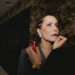Natalia Valdebenito Instagram - Seguimos con “ESTO ES UN SECRETO” y la cosa se pone cada vez más buena. Retratos hermosos de un equipo cariñoso y profesional, a cargo de @fernandarqn. Gracias por tu trabajo. Siempre es un placer. 🩵 Mayo AGOTADO. Junio, aún entradas disponibles. 😉 @ticketmastercl. 20 hrs. @teatrosangines Gracias por todo. 🤫🔥 Pronto fechas de regiones. Se viene la gira. ¡Qué emoción!