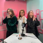 Natalia Valdebenito Instagram - ¿LAS MANIFESTADORAS MÁXIMAS? Dios y la Familia Montaner escucharon nuestras plegarias y la queen de las queens @valdebenitonata vino a sacar el tejido y cahuineamos de lo lindo. Alexandra intentó ocultar sus nervios, el jueves sabrán si lo logró o no🫢.
