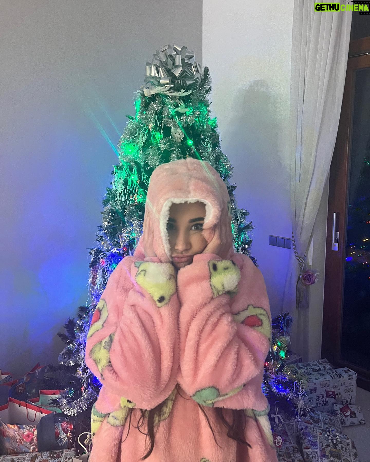 Natálie Grossová - 3.6K Likes - Tak šťastné a veselé kamarádi moji🤍✨🫶🏻