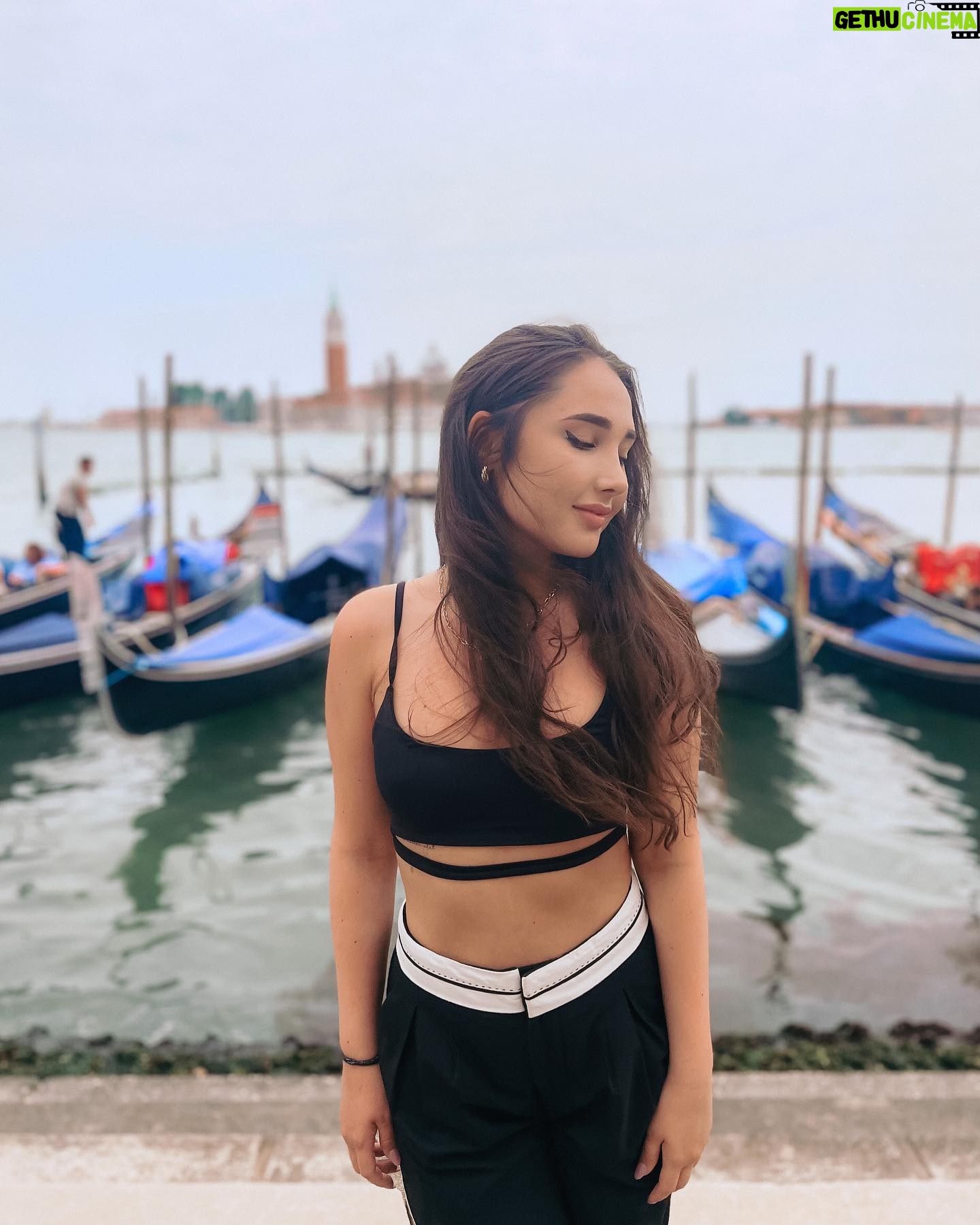 Natálie Grossová - 1.5K Likes - I love you Venice🤍
