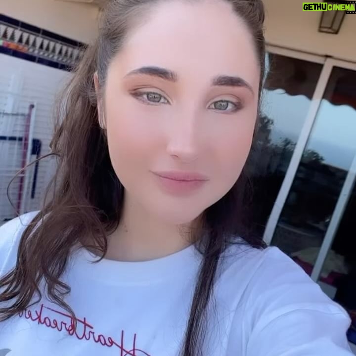 Natálie Grossová - 1.9K Likes -