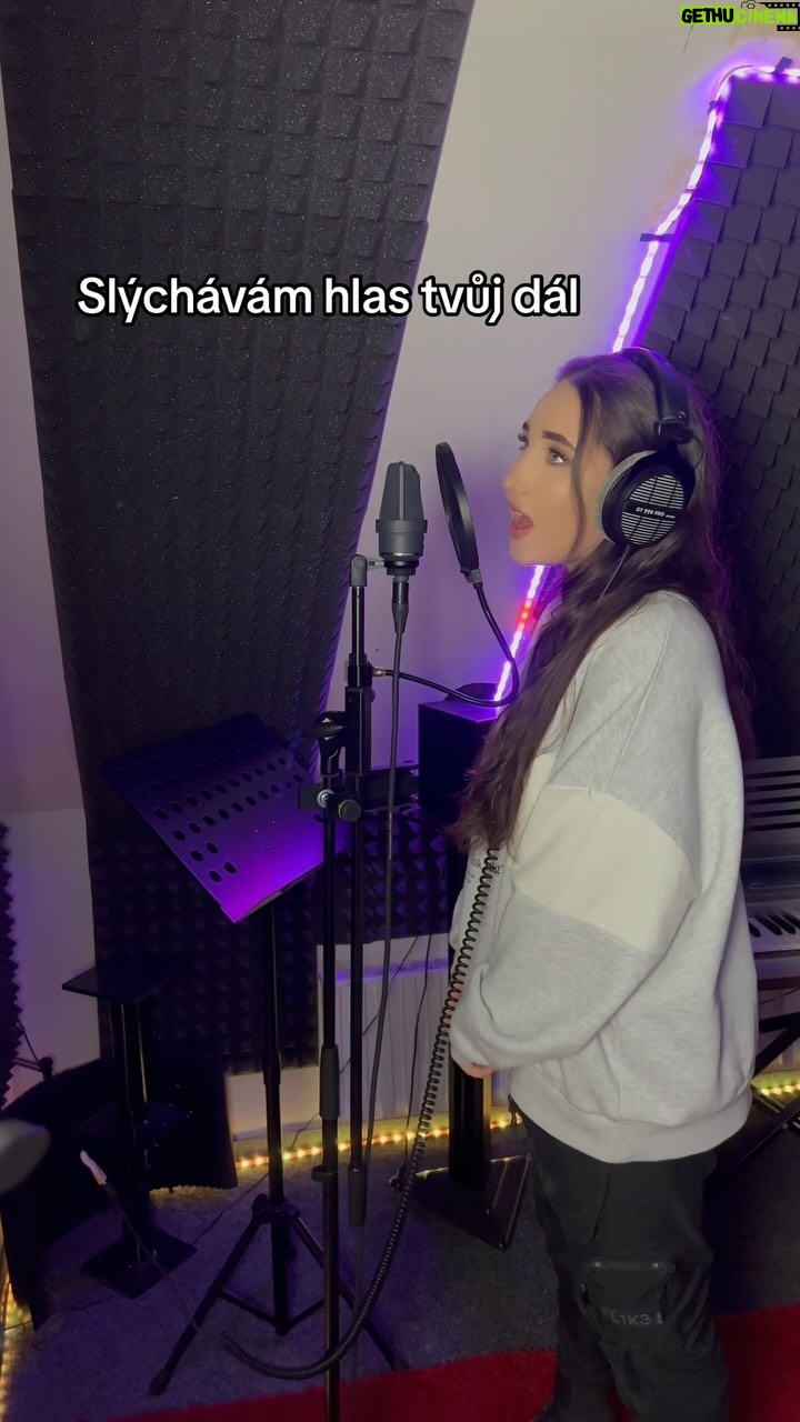 Natálie Grossová - 3.4K Likes - Tak kdo už slyšel Zastavíme čas (Natally)? Napište mi názor do komentů🥹❤️🔥 a kdo ještě neslyšel, je to venku, tak šup šuuup⌛️🖤 #natally #zastavimecas #outnow #newmusic